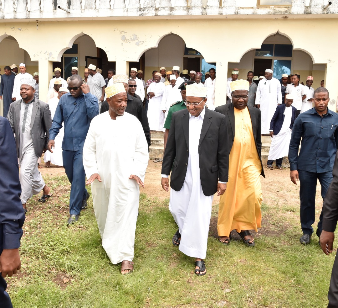 RAIS WA ZANZIBAR ALHAJ DK HUSSEIN ALI MWINYI ASHIRIKI SALA YA IJUMAA