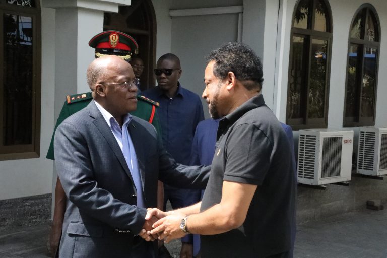 RAIS DKT. MAGUFULI AMEHANI MSIBA KWA FAMILIA YA ABAS TARIMBA JIJINI DSM.JUNE  23,2019