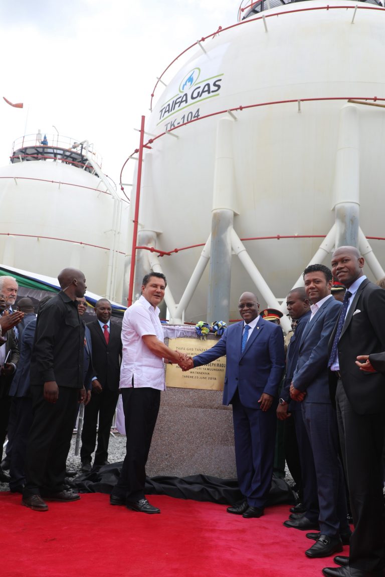 Rais Dkt Magufuli Azindua Ghala Na Mitambo Ya Gesi Ya Kampuni Ya Taifa Rais Dkt Magufuli Azindua Ghala Na Mitambo Ya Gesi Ya Kampuni Ya Taifa