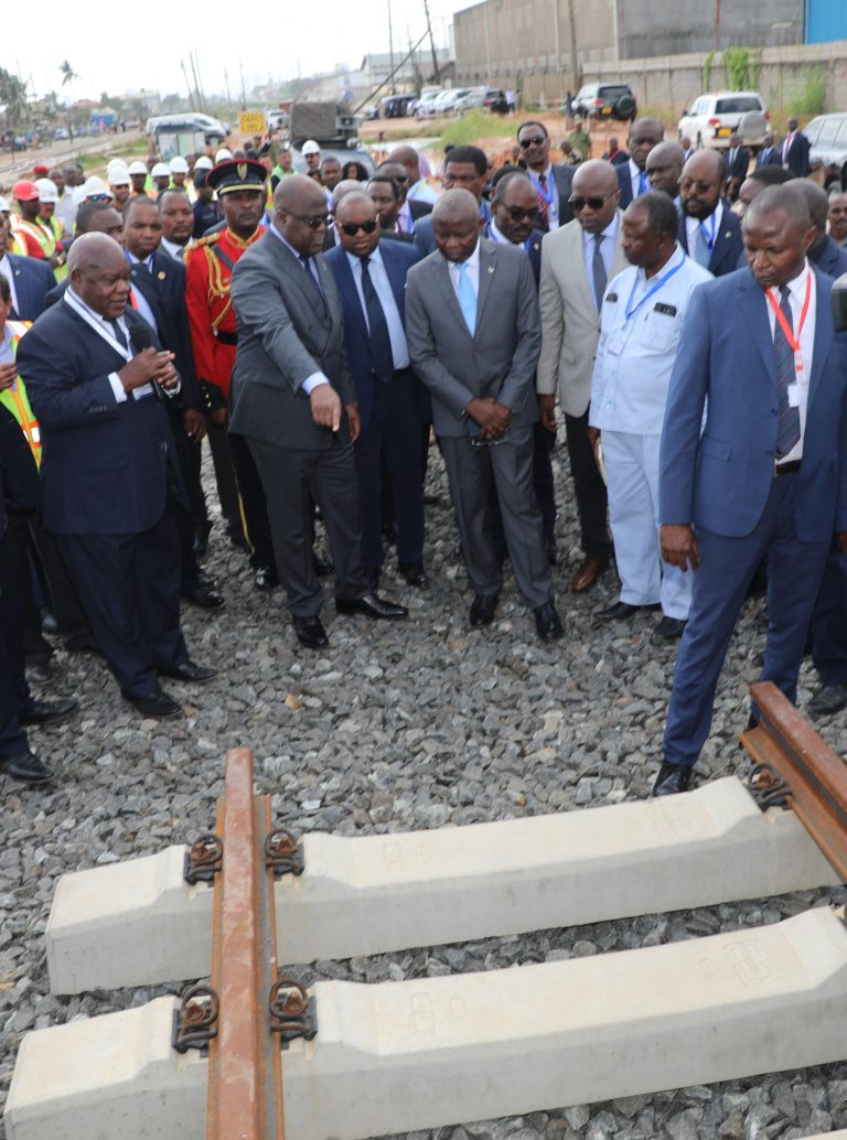 RAIS TSHISEKEDI WA DRC ATEMBELEA BANDARI YA DAR ES SALAAM, AKAGUA MAENDELEO YA UJENZI WA RELI YA KISASA (SGR)