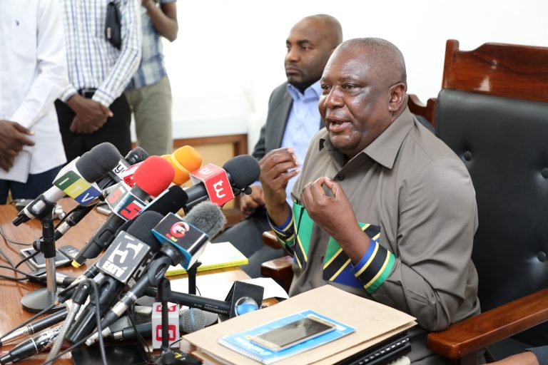 WAZIRI LUGOLA AWATAKA WANANCHI KUILINDA AMANI, KUOGOPA NJAA KAMA UKOMA