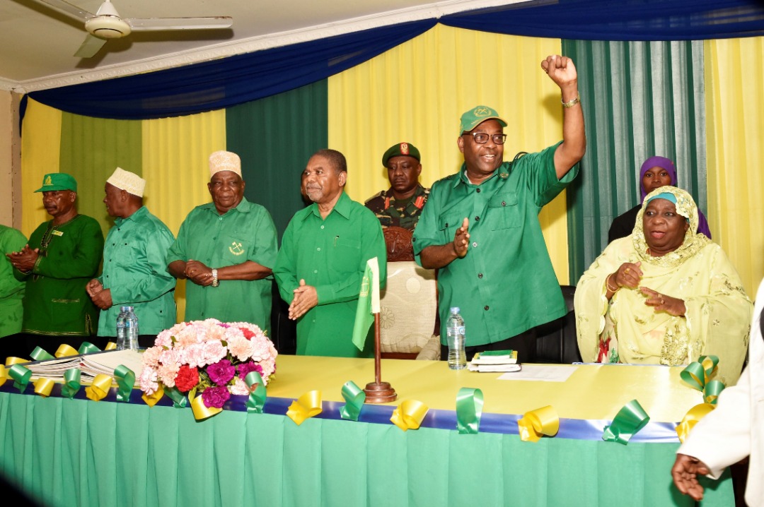 MAKAMU MWENYEKITI WA CCM ZANZIBAR DK.SHEIN AZUNGUMZA NA WAZEE WA WILAYA ...