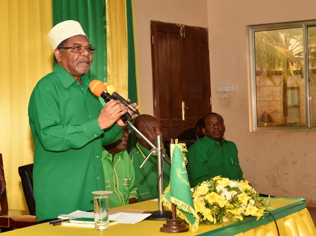 MAKAMU MWENYEKITI WA CCM ZANZIBAR DK.SHEIN AZUNGUMZA NA WAZEE WA CCM WA ...