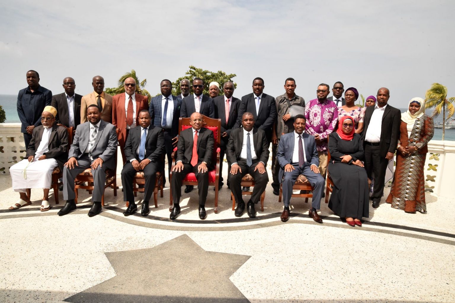 RAIS DK.MWINYI AMUAPISHA MAKAMU WA KWANZA WA RAIS WA ZANZIBAR IKULU