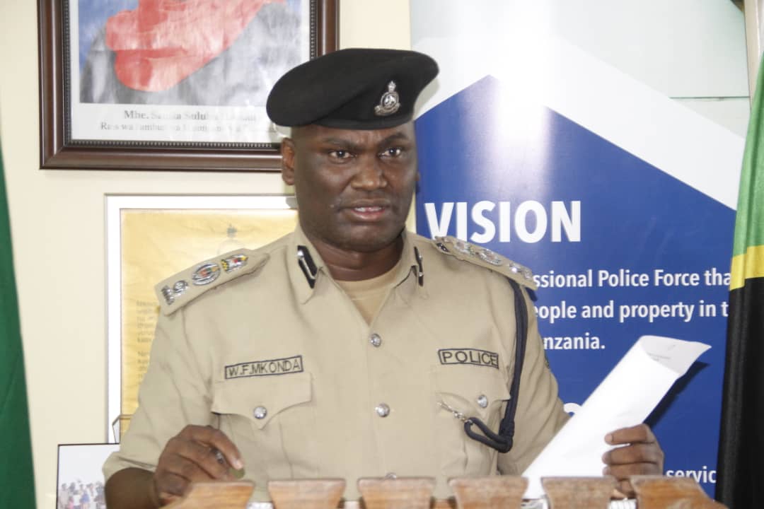 Jeshi La Polisi Dar Es Salaam Limewakamata Watuhumiwa Kwa Tuhuma Za Uhalifu Wa Uvunjaji