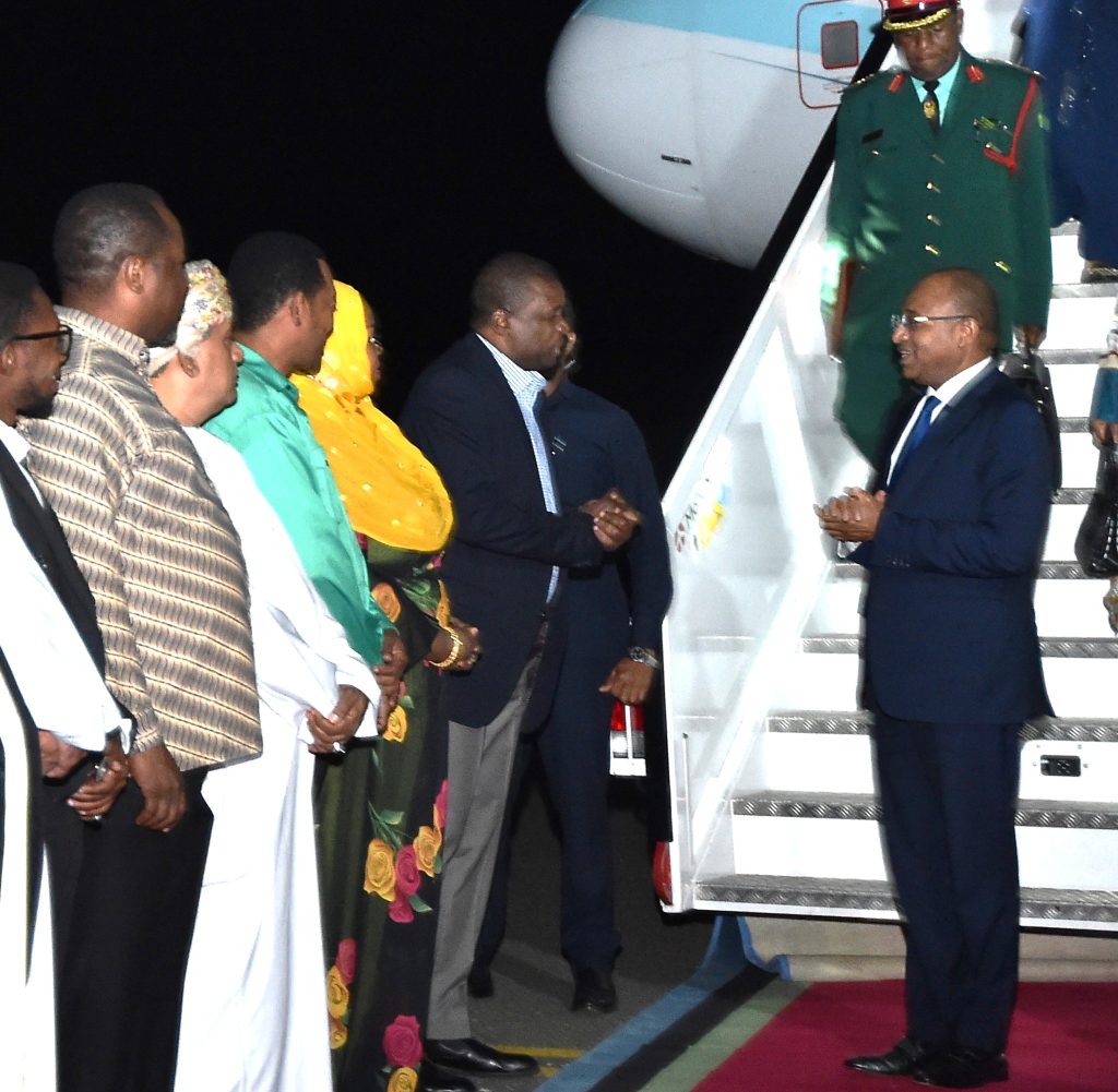 Rais Wa Zanzibar Mhe Dk Hussein Ali Mwinyi Awasili Uwanja Wa Ndege Wa