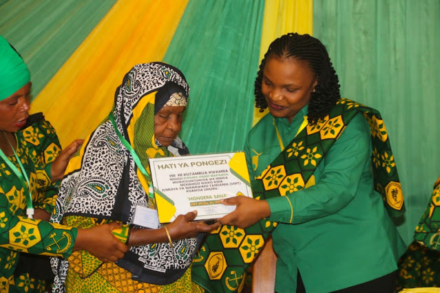 MNEC MTEWELE AWATAKA WANACHAMA WA CCM KUWA NA UMOJA.