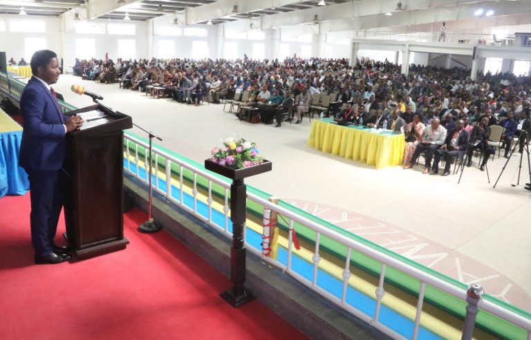 DKT.JAFO APONGEZA WALIMU KUSIMAMIA UPANDAJI MITI