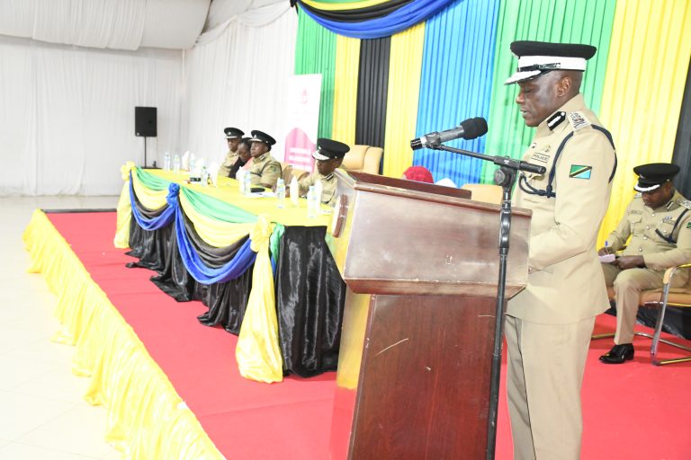 IGP WAMBURA ATAKA HUDUMA BORA DAWATI LA JINSIA.