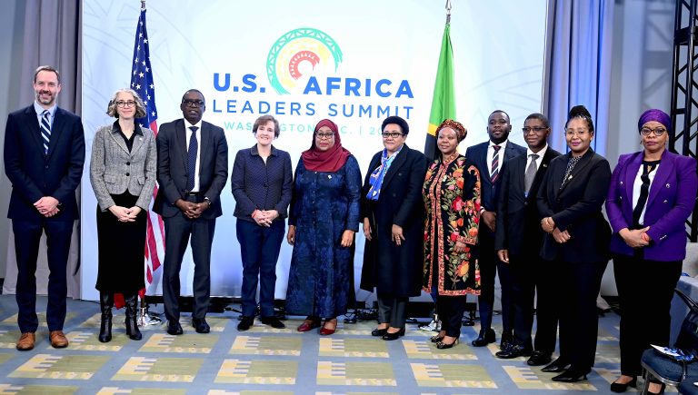 RAIS SAMIA AKUTANA NA KUZUNGUMZA NA MKURUGENZI WA MELLENNIUM CHALLENGE CORPORATION (MCC) JIJINI WASHINGTON MAREKANI