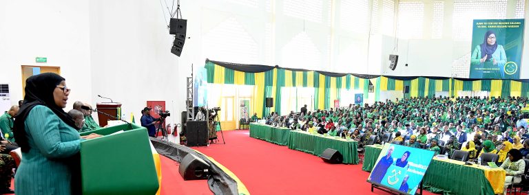 MWENYEKITI WA CCM RAIS SAMIA AKIZUNGUMZA NA WAJUMBE WA MKUTANO MKUU WA 10 WA CCM