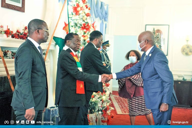 BALOZI SIRRO AWASILISHA HATI ZA UTAMBULISH