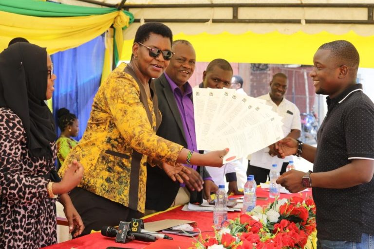 WAZIRI MABULA AONYA WANAOOMBA VIBALI VYA UJENZI KINYUME NA MIPANGO KABAMBE