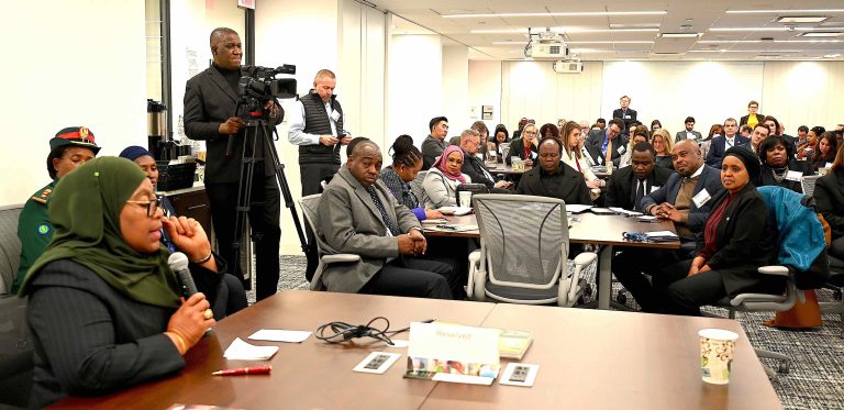 RAIS SAMIA AZUNGUMZA NA VIONGOZI MBALIMBALI KWENYE MKUTANO WA AGRA JIJINI WASHINGTON MAREKANI
