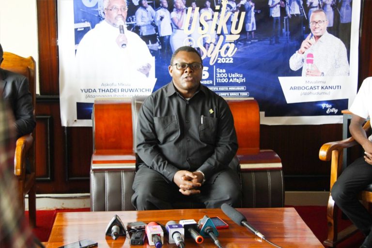 UMOJA WA VIJANA VYUO VIKUU WAANDAA TAMASHA LA KUINJILISHA KWaa NJIA YA MKESHA