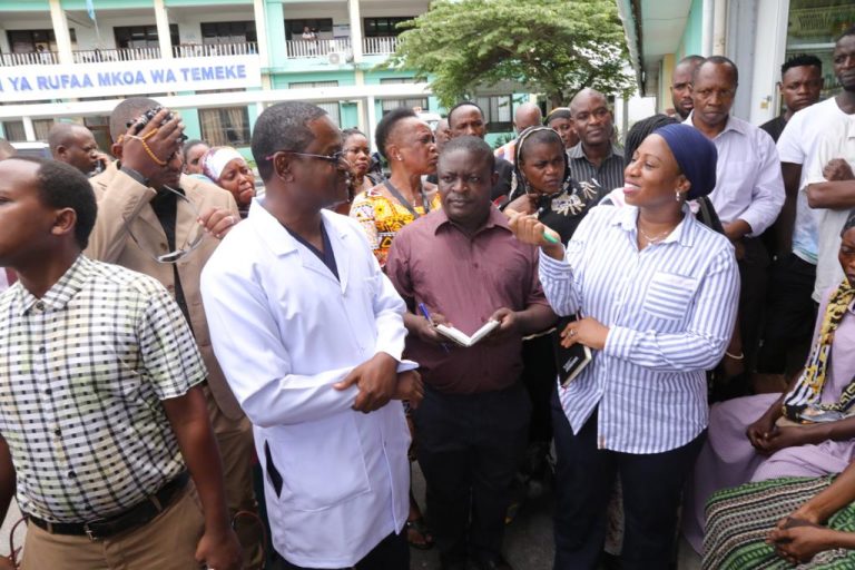SERIKALI KUJA NA MWONGOZO WA GHARAMA ZA KUMUONA DAKTARI