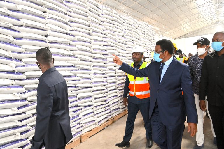 MAJALIWA ATEMBELEA KIWANDA CHA MBOLEA ITRACOM DODOMA