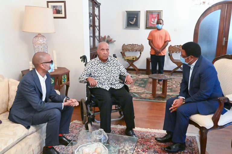 WAZIRI MKUU AMTEMBELEA DKT. SALIM AHMED SALIM