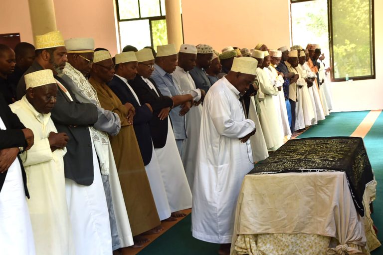 RAIS DKT. MWINYI ASHIRIKI MAZIKO YA SHEIKH ALI RIJALI