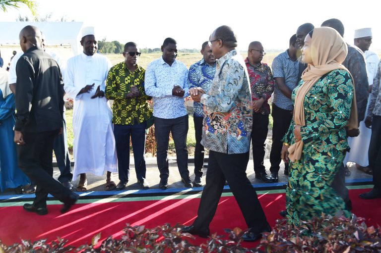 DK.HUSSEIN MWINYI AWASILI KISIWANI PEMBA