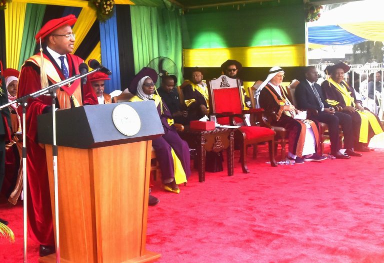 RAIS DKT.HUSSEIN MWINYI AHUTUBIA MAHAFALI YA 20 YA CHUO CHA ZANZIBAR UNIVESITY (ZU)