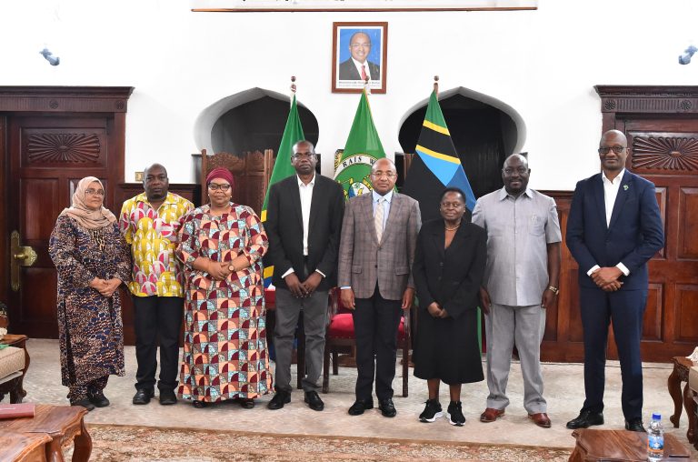 RAIS WA ZANZIBAR MHE.DK.HUSSEIN MWINYI AMEKUTANA NA UONGOZI BARAZA LA HABARI TANZANIA (MCT) IKULU