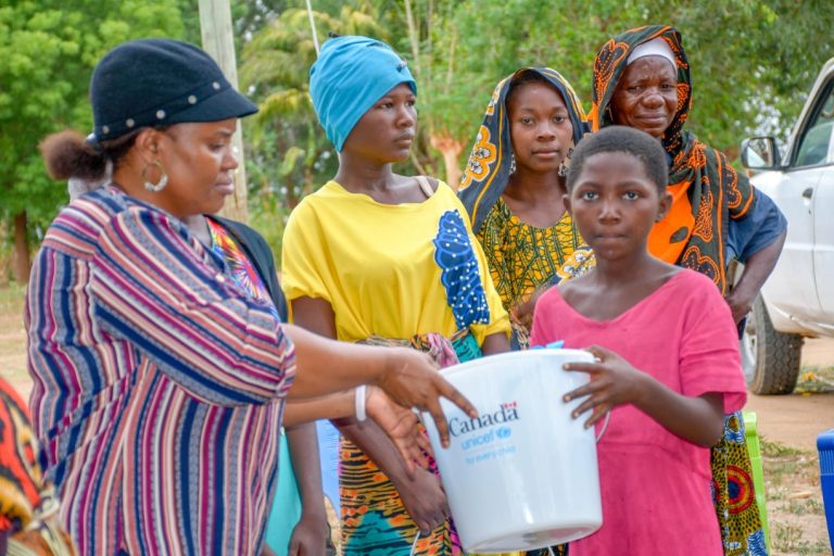 TASAF MKOANI PWANI NA UNICEF ZATOA MSAADA WA VIFAA VYA USAFI 16,754 KWA WATOTO WA KIKE WALIOBALEHE