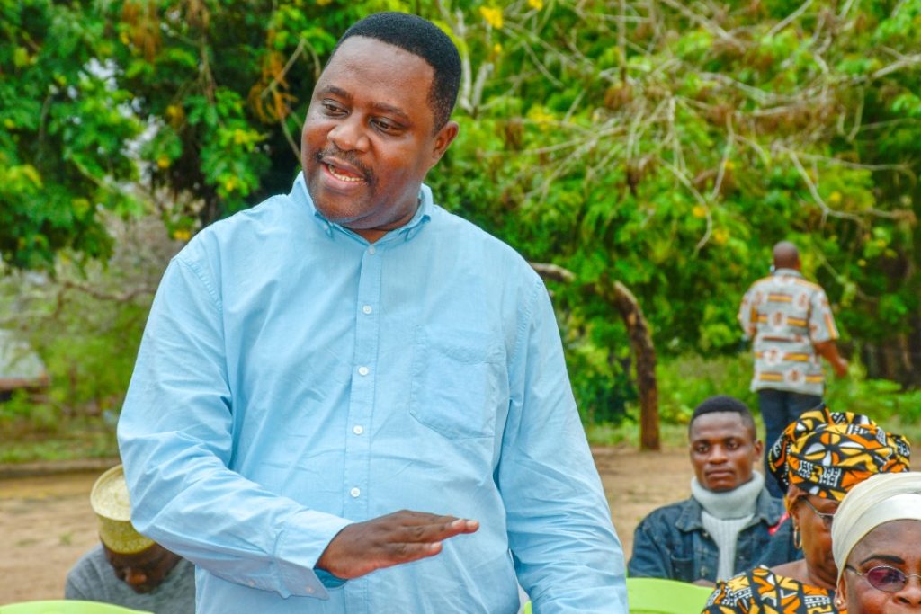RAIS DKT SAMIA ATOA ZAWADI ZA SIKUKUU KWA WATOTO WA MAKAO YA MALEZI MADINA- RC KUNENGE