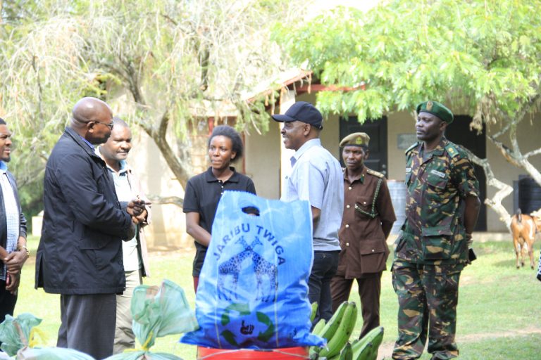 SULEIMAN MZEE ATOA MKONO WA SIKUKUU YA KRISTMAS KWA WATU WENYE UHITAJI MANISPAA YA MUSOMA