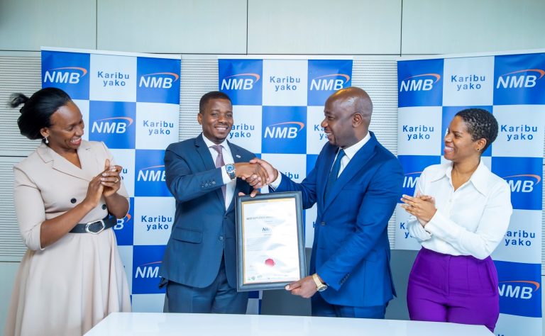 NMB YANYAKUA TUZO YA MWAJIRI BORA BARANI AFRIKA