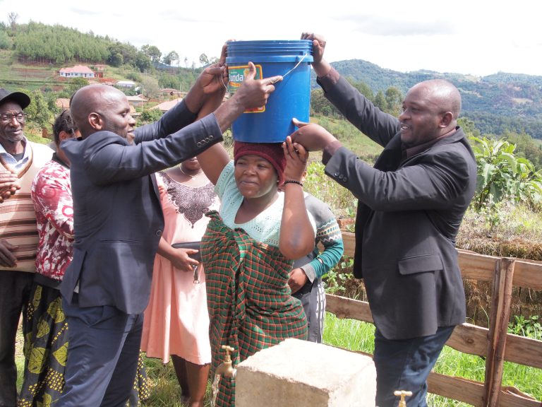 WANANCHI WA VIJIJI VYA IDENDE NA UNENAMWA KUPATA MAJI YA BOMBA,RUWASA MKOA WA NJOMBE YAENDELEA KUTEKELEZA KWA KASI KUBWA MIRADI YA MAJI