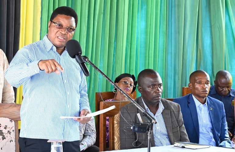 WAZIRI MKUU AWATAKA WATUMISHI MLELE WAHAMIE KWENYE NYUMBA ZA SERIKALI