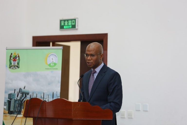 VIJIJI VYOTE NCHINI KUFIKIWA NA UMEME KABLA YA MWAKA 2025