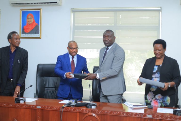 SERIKALI YAKABIDHI VISHIKWAMBI 6600 KWA SERIKALI YA MAPINDUZI ZANZIBAR