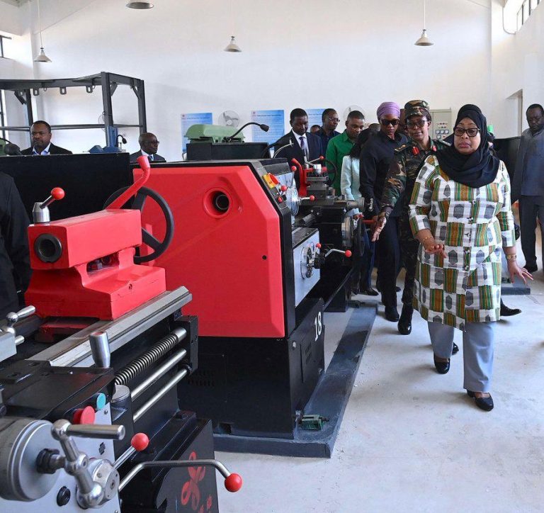 KASI YA UKUAJI MAHUSIANO YA KIDIPLOMASIA NA UCHUMI KATI YA TANZANIA NA CHINA, DKT SAMIA ANASTAHILI PONGEZI.