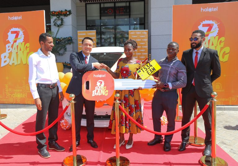 HALOTEL TANZANIA YAKABIDHI GARI JIPYA LA PROMOSHENI YA 7BANG BANG
