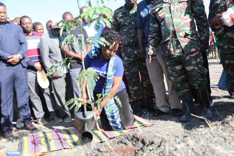 SENYAMULE AONGOZA UPANDAJI MITI BONDE LA MZAKWE