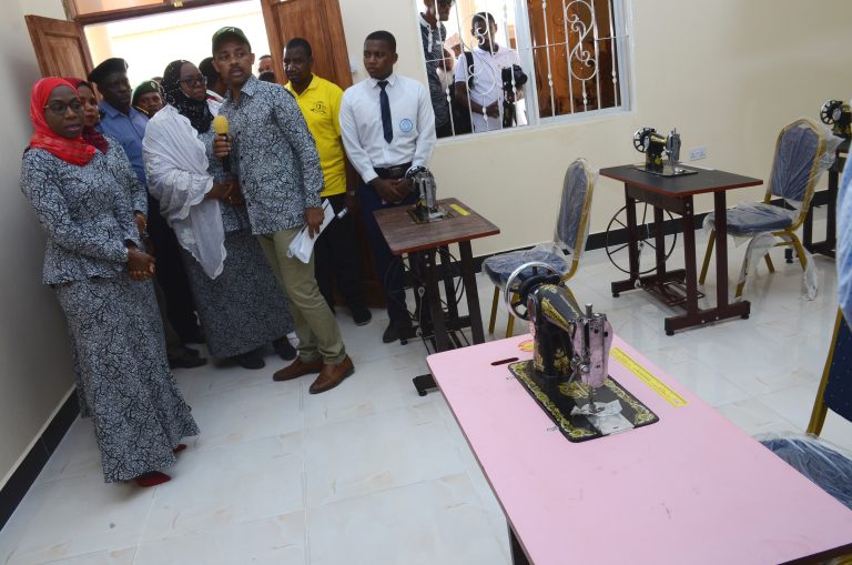 WAZIRI WA ELIMU NA MAFUNZO YA AMALI ZANZIBAR AZINDUA KITUO CHA MAFUNZO YA VIJANA BWELEO ZANZIBAR