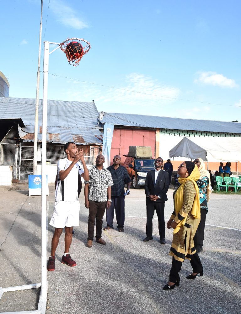 MKE WA RAIS MAMA MARIAM MWINYI AFUNGUA MICHUANO YA KOMBE LA MAPINDUZI KWA MCHEZO WA NETIBOLI