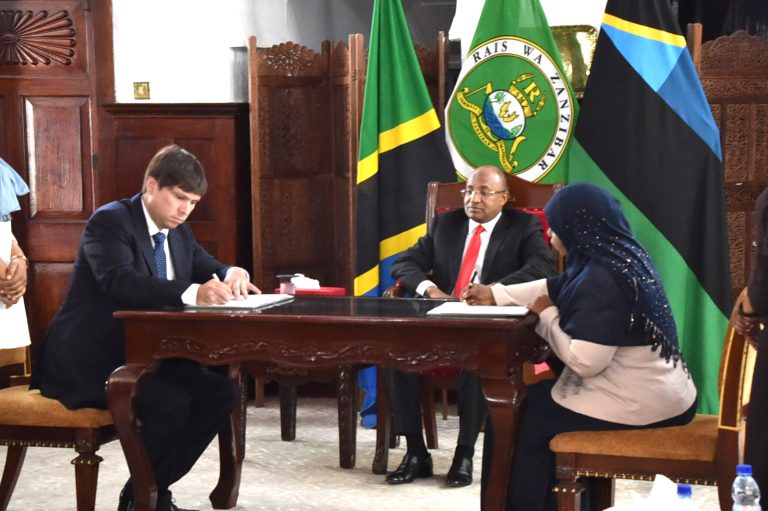 UTIAJI SANI MAKUBALIANO YA UJENZI WA UWANJA WA NDEGE WA PEMBA