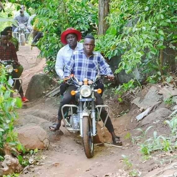 CHANZO CHA MAJI CHAMLAZIMU WAZIRI AWESO KUTUMIA BODABODA