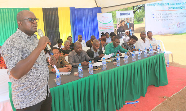 KAMATI YA HISANI KATIKA JAMII YAKABIDHI CHOO CHA KISASA CHA WASICHANA SHULE YA MSINGI LUBAGA