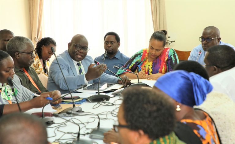 KAMATI YA BUNGE YA LAAC KATIKA KIKAO NA CAG NA WAZIRI WA TAMISEMI