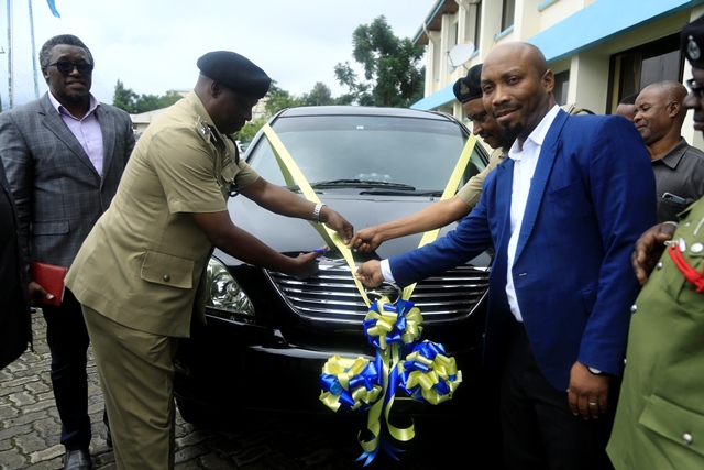 JESHI LA POLISI MBEYA LAKABIDHIWA GARI NA KAMATI YA USALAMA BARABARANI ...