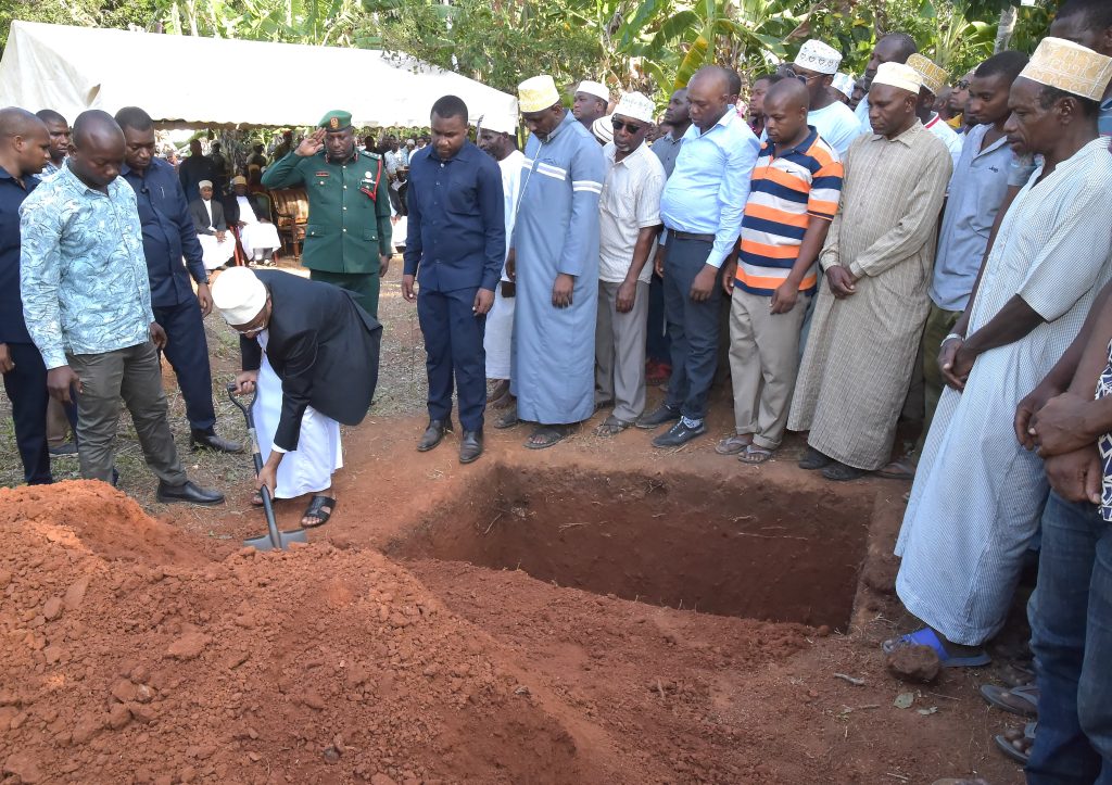 RAIS WA ZANZIBAR ALHAJJ DK.HUSSEIN MWINYI AMEONGOZA WANANCHI KATIKA ...