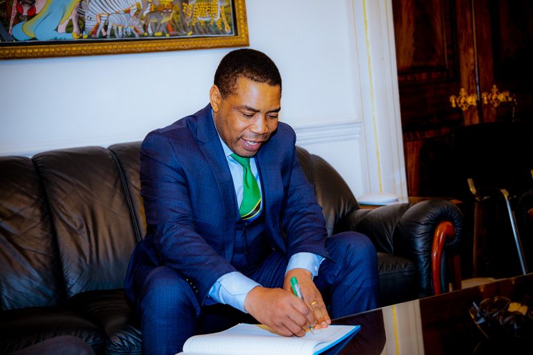 DKT. NCHEMBA ATEMBELEA UBALOZI WA TANZANIA NCHINI UINGEREZA