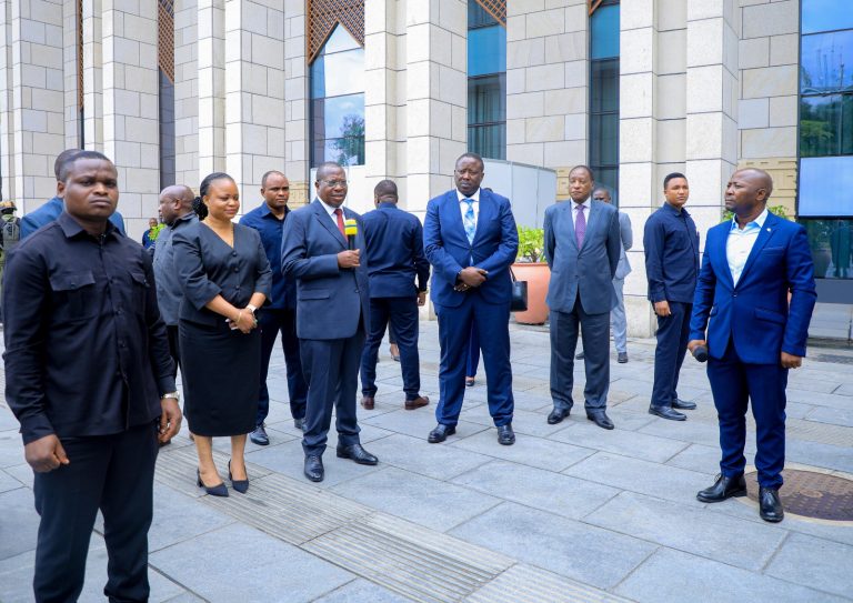 MAKAMU WA RAIS AZINDUA TAARIFA YA UTENDAJI WA MAMLAKA ZA MAJI