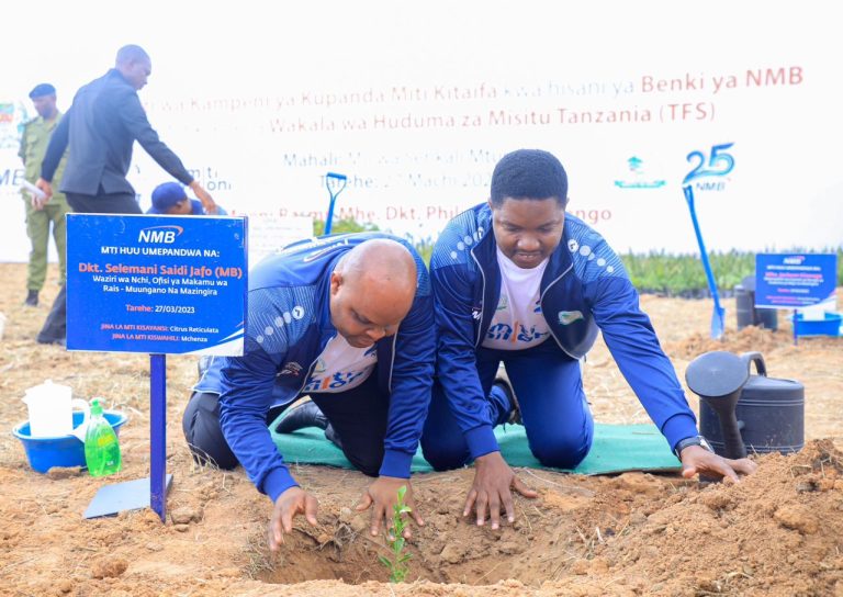 WAZIRI JAFO PAMOJA NA NAIBU WAZIRI CHILO WASHIRIKI KATIKA UZINDUZI WA KAMPENI YA KUPANDA MITI KITAIFA