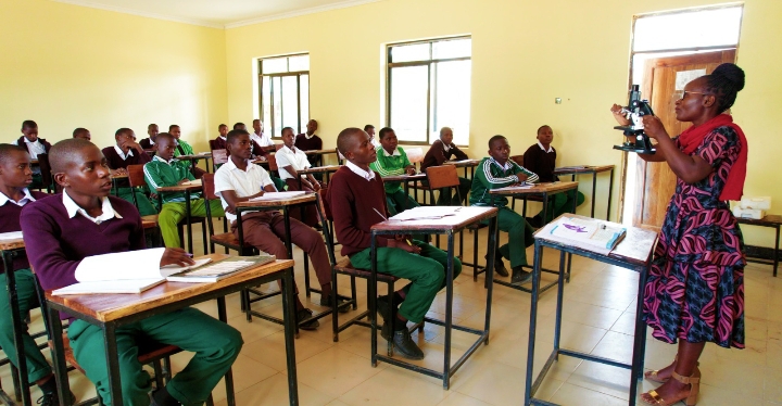 WANANCHI KIJIJI CHA MAJALILA WAISHUKURU SERIKALI KUWAJENGEA SHULE