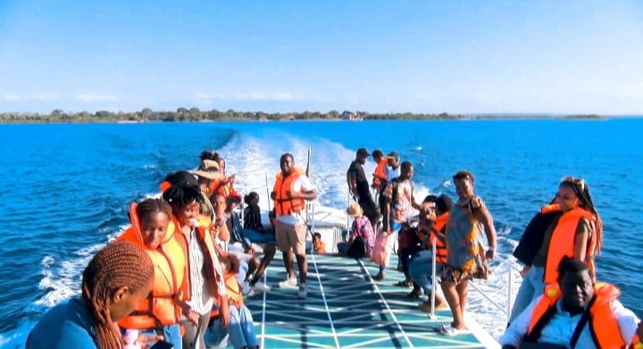 MAPINDUZI YA MIUNDOMBINU YA UTALII KILWA KISIWANI YAWAACHA MIDOMO WAZI WATALII 120, TAWA SEA CRUISER YAWA GUMZO